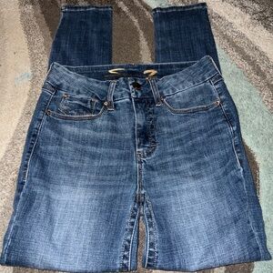 Seven 7 tummyless high right skinny! Size 6!